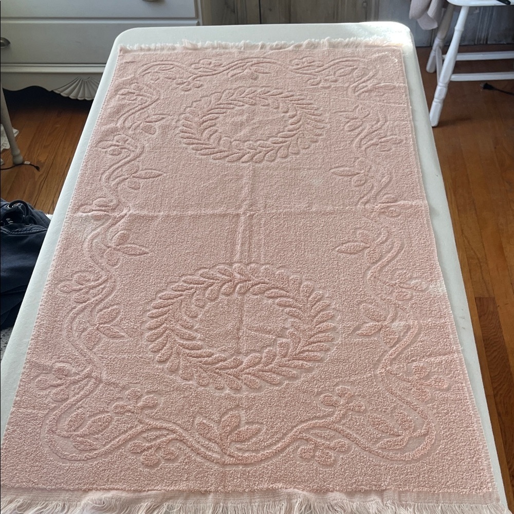 Vintage Dundee Pink Cotton Towel Set Jacquard Wreath Design Fringed Ends - Picture 2 of 15